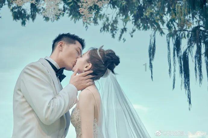 word表格断开成两部分怎么合并？-最全面有趣的红迪网平台